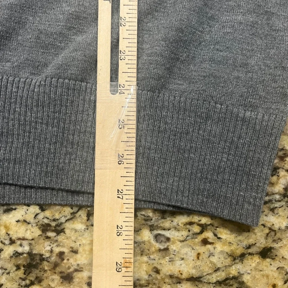 Banana Republic Mens Gray Extra Fine Merino Wool V-Neck Sweater Large - Picture 3 of 4